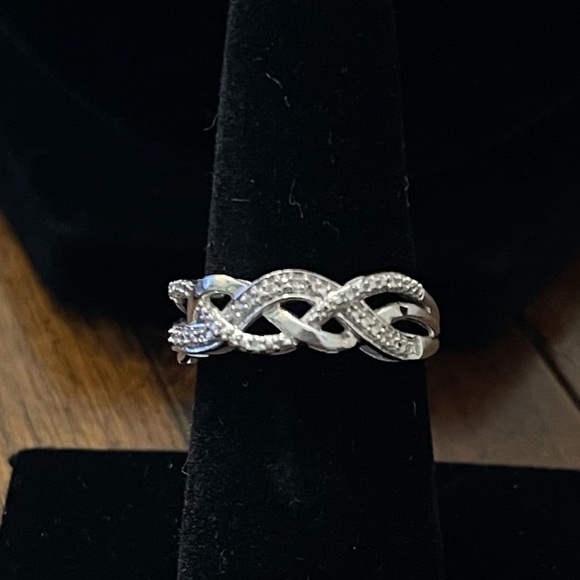 Jewelry - Sterling Silver Fashion Ring Size 7
